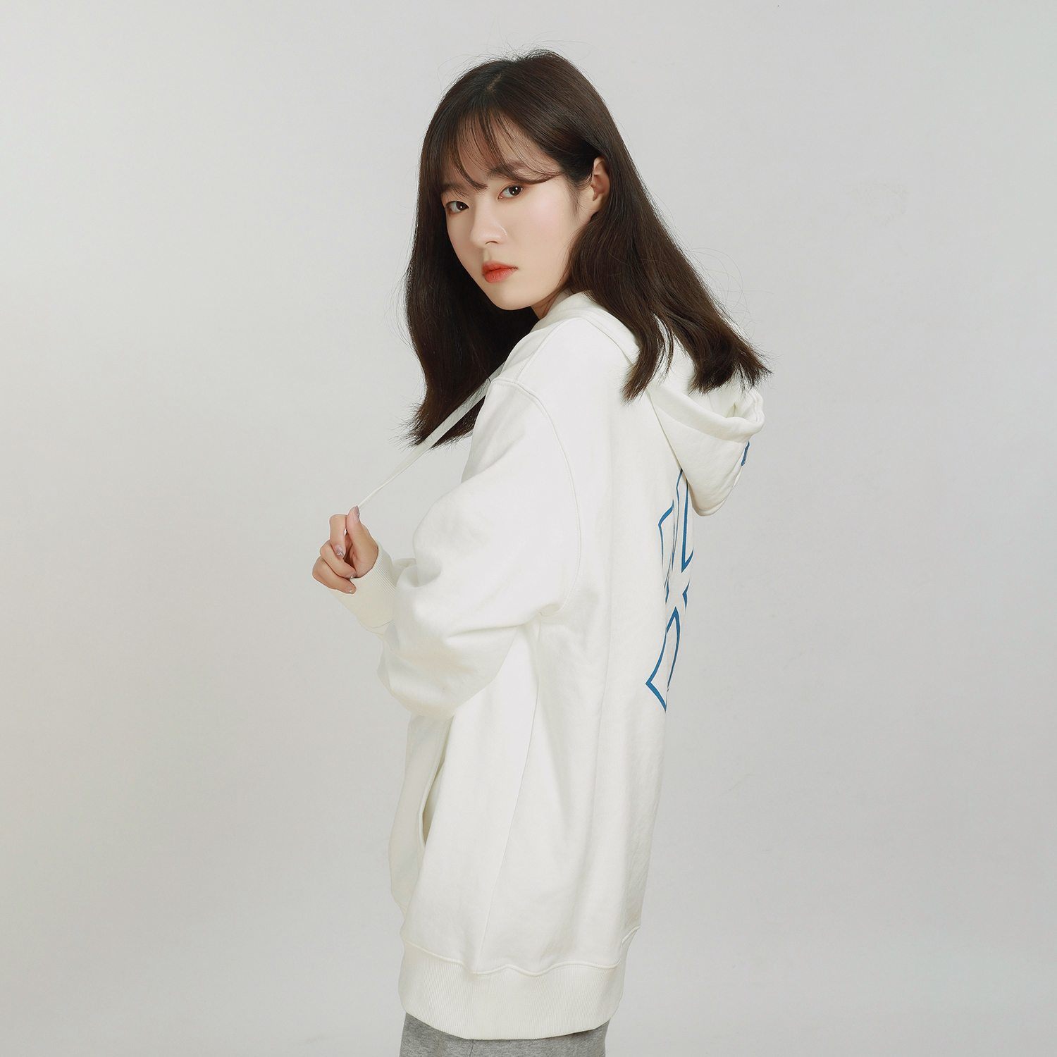 MLB Disney Donald Duck Ivory Pullover Sweatshirt Unisex College Style 3AHDD1014-50IVS 圖 7