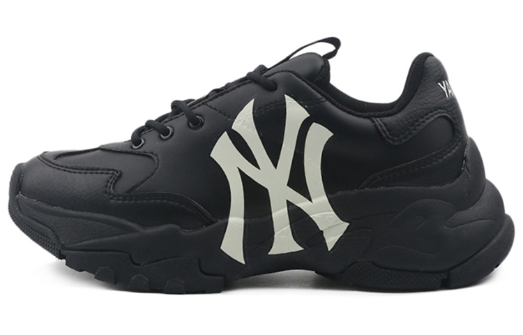 MLB Disney New York Yankees 'Black CMFT Dad Shoe'