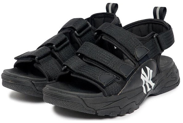 MLB x New York Yankees Chunky Sandal 'Triple Black' Hitam Tebal 3ASDCSS33-50BKS Lookbook MLB x New York Yankees Chunky Sandal 'Triple Black' Hitam Tebal 3ASDCSS33-50BKS