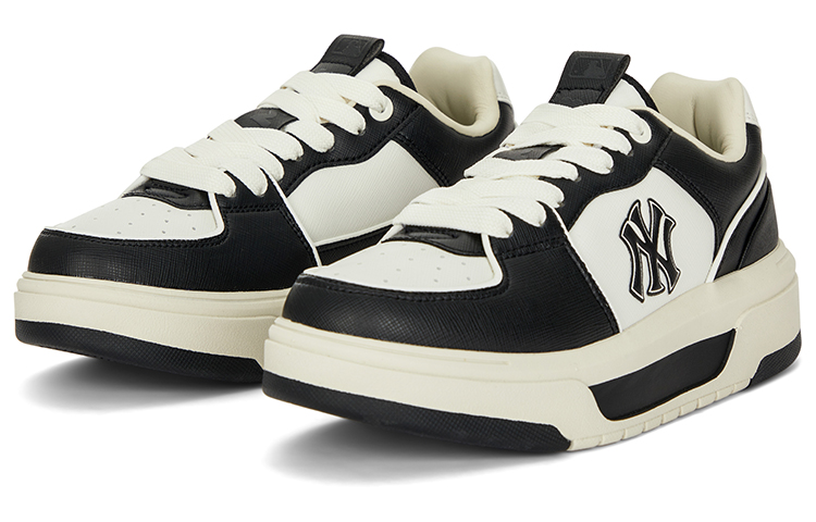 Shop MLB x New York Yankees Retro Low 'Negro Comfort' zapatillas deportivas 3ASXCLS4N-50BKS