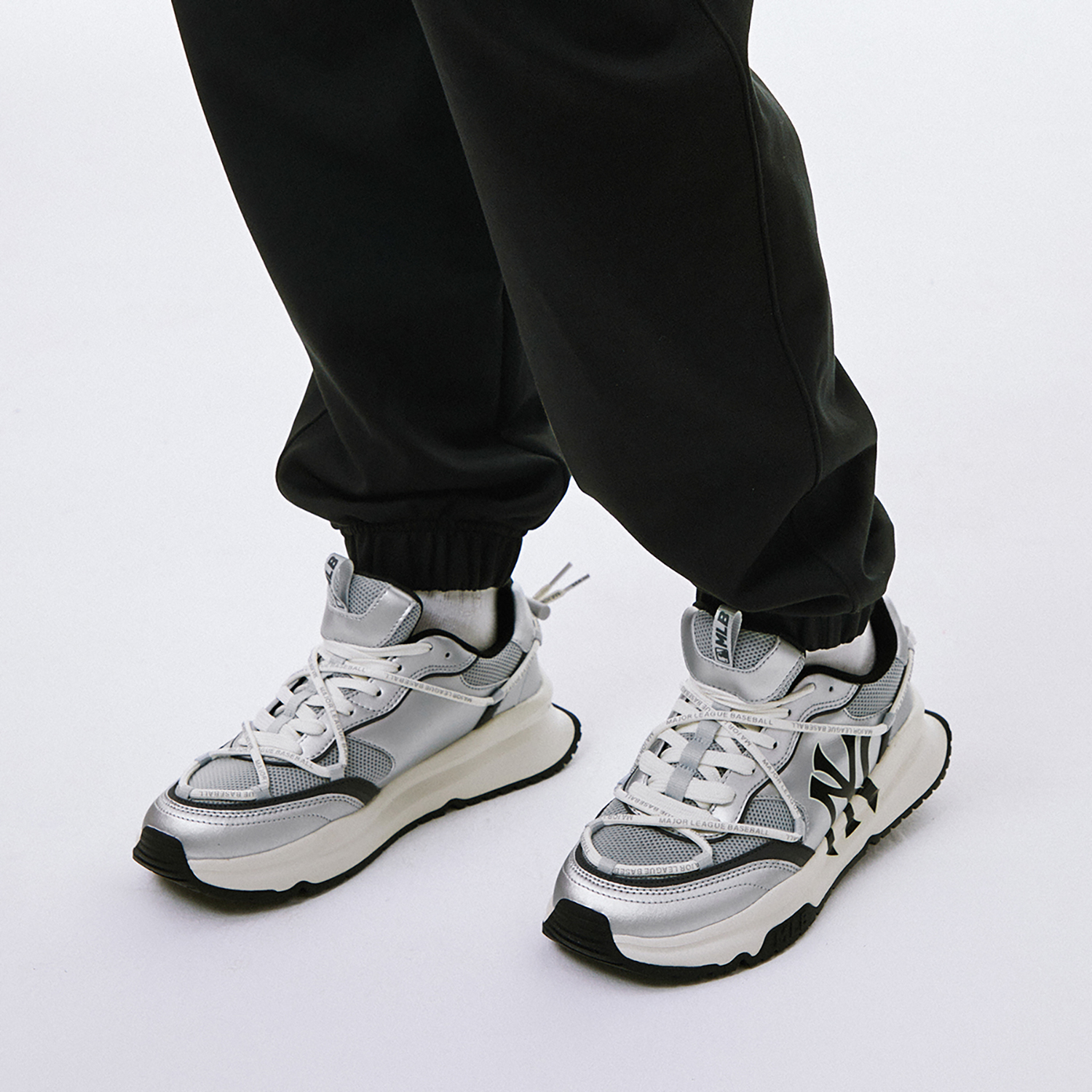 Sizing MLB x New York Yankees Sneakers 'Silver' 3ARNCRL4N-50SIS