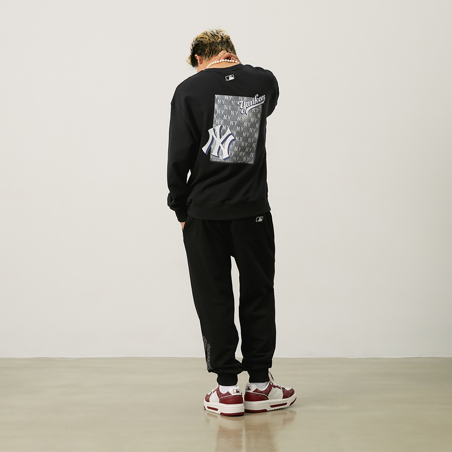 MLB Yankees 24FW Retro Denim Pop Logo Unisex Black Crewneck Sweatshirt 3AMTM1544-50BKS 圖 6