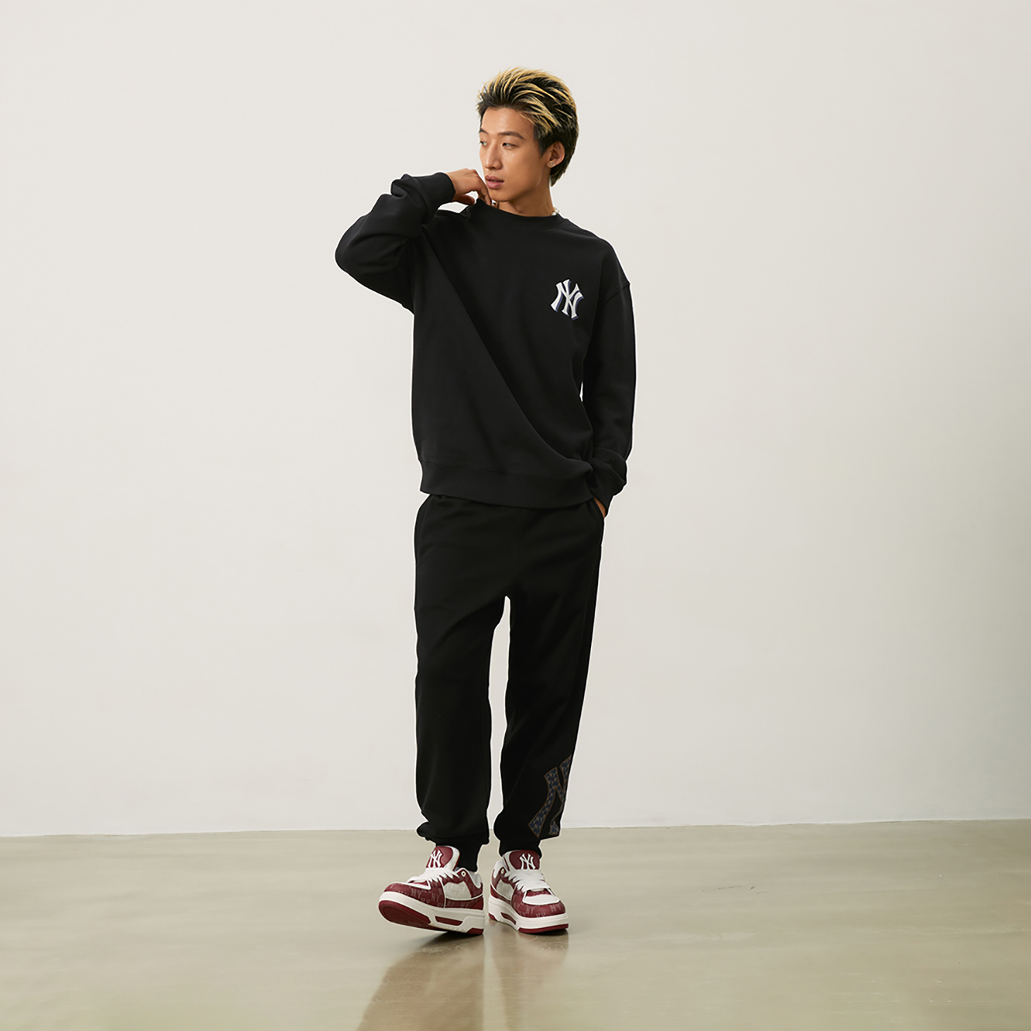 MLB Yankees 24FW Retro Denim Pop Logo Unisex Black Crewneck Sweatshirt 3AMTM1544-50BKS 圖 7