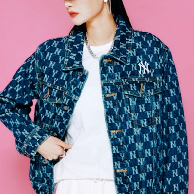 MLB 洋基隊滿版風衣牛仔外套 男女款 藍色 3ADKM0121-50BLS Purchase MLB 洋基隊滿版風衣牛仔外套 男女款 藍色 3ADKM0121-50BLS