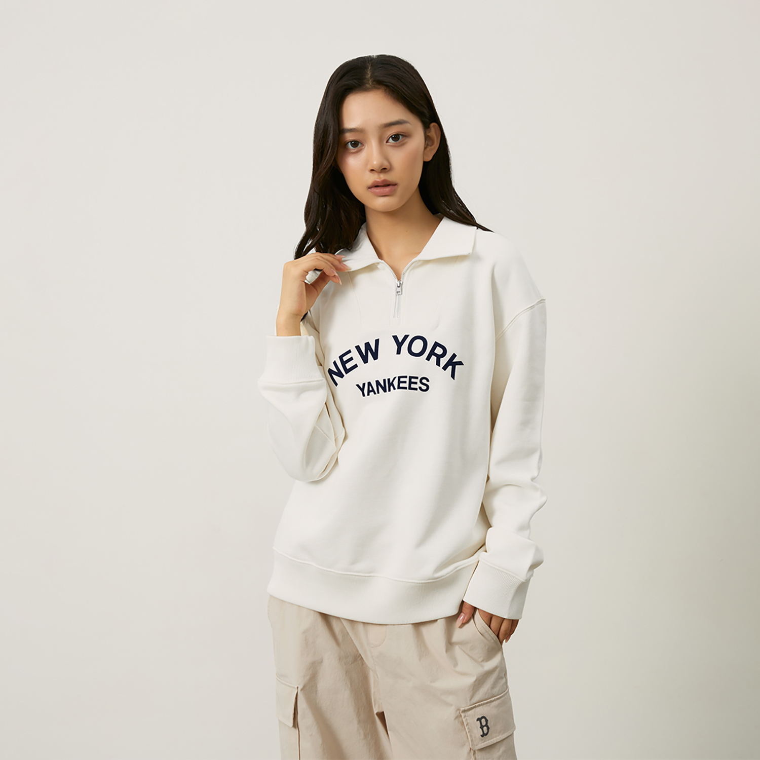 MLB Yankees Cream Retro Collar Half-Zip Graphic Unisex Sweatshirt 3AMTV0244-50CRS 圖 4