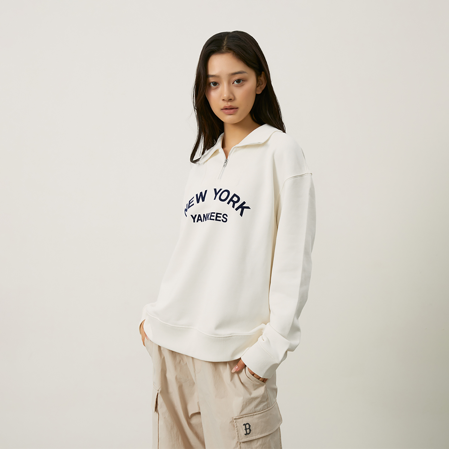 MLB Yankees Cream Retro Collar Half-Zip Graphic Unisex Sweatshirt 3AMTV0244-50CRS 圖 5