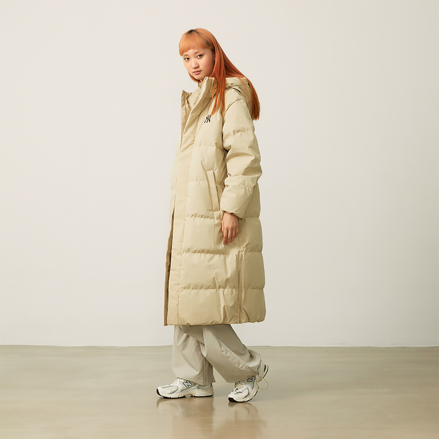 Cheap MLB Yankees FW24 Unisex Beige Long Waterproof Down Jacket with Letter Print. 3ADJB2146-50BGM