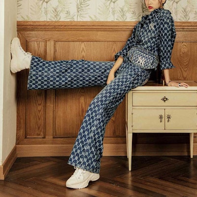 Camisa de Manga Larga Unisex MLB Yankees Monograma Denim Azul 31WSN3041-50U Sizing Camisa de Manga Larga Unisex MLB Yankees Monograma Denim Azul 31WSN3041-50U