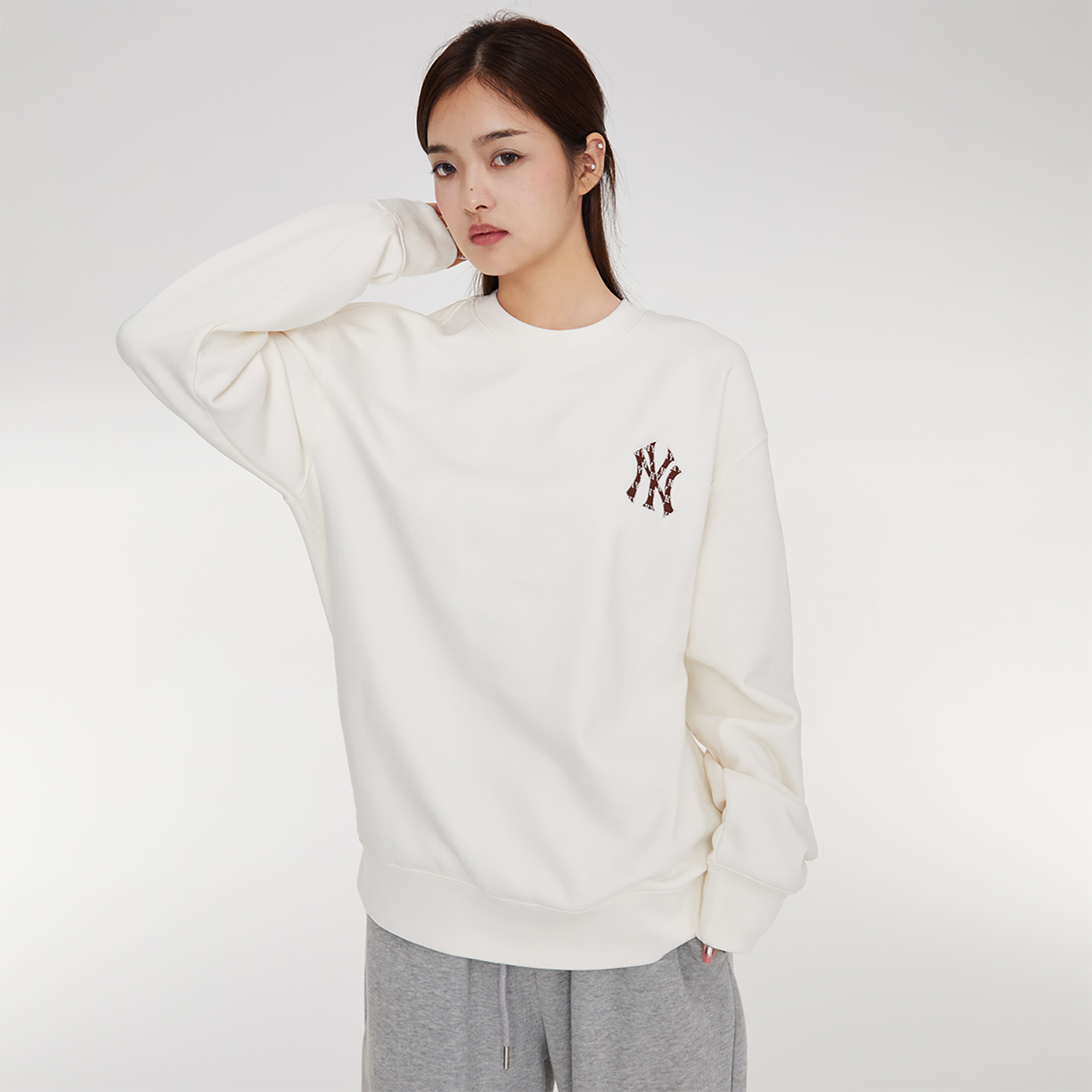 MLB Yankees Red Sox FW23 White Crewneck Sweatshirt Unisex Logo Print 3AMTM1234-50CRS 圖 5