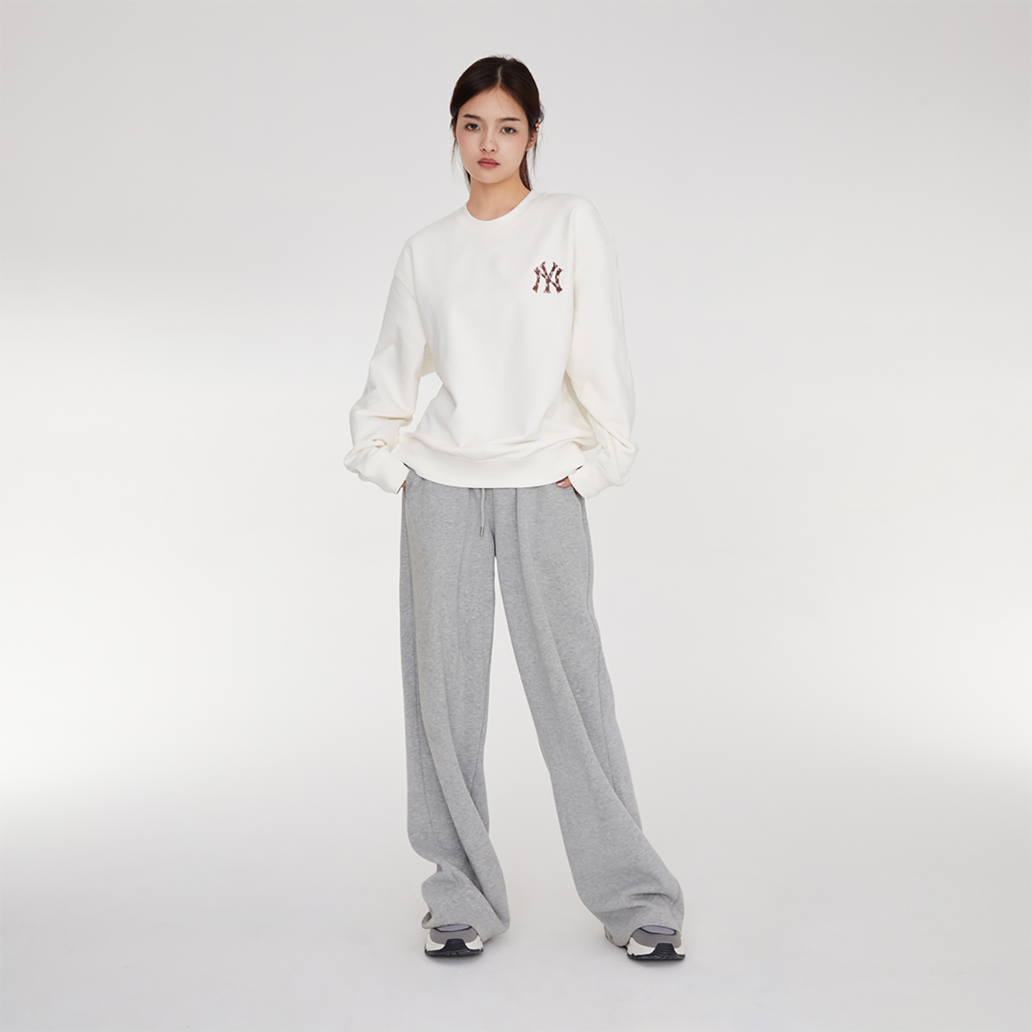 MLB Yankees Red Sox FW23 White Crewneck Sweatshirt Unisex Logo Print 3AMTM1234-50CRS 圖 7