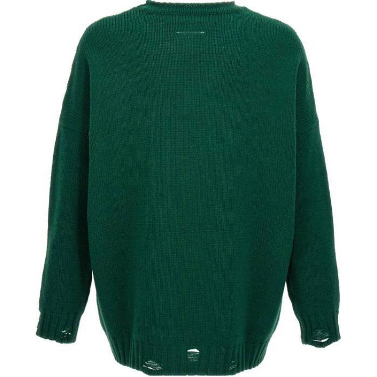 Lookbook MM6 메종 마르지엘라 그린 디스트레스드 레터 프린트 크루넥 스웨터. SH2HL0017M130750-02J