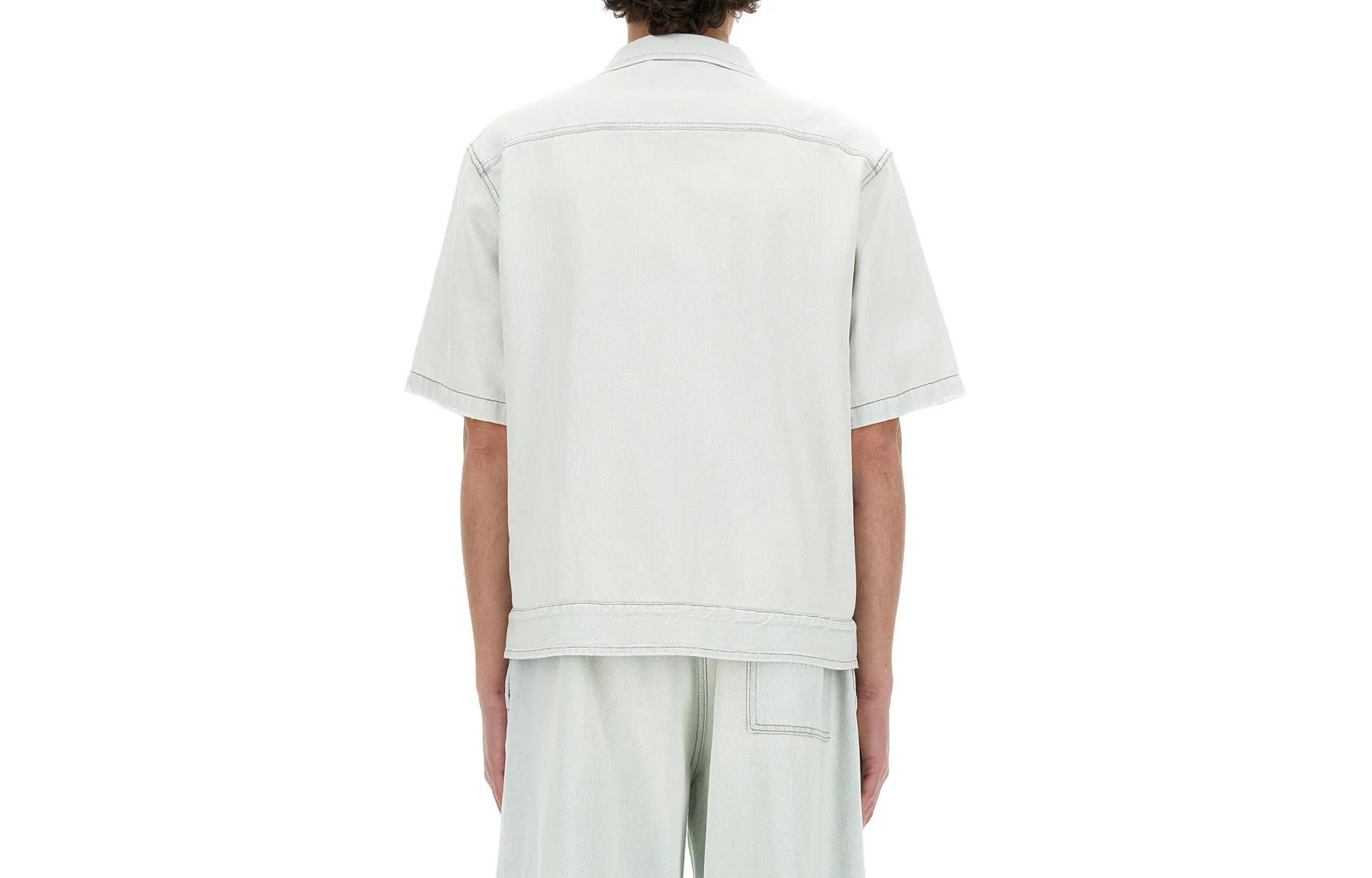 Lookbook Camisa de mezclilla gris de manga corta MM6 Maison Margiela. SH0DR0003S30460-992