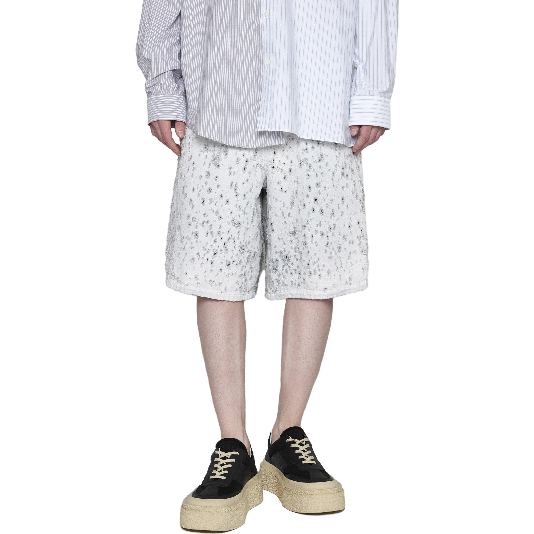 Lookbook MM6 메종 마르지엘라 디스트레스트 데님 반바지 화이트 S62MU0042S30863100