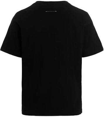 MM6 메종 마르지엘라 디스트로이드 로고 프린트 블랙 티셔츠 SS23 컬렉션. S62GD0156S23588-900 Lookbook MM6 메종 마르지엘라 디스트로이드 로고 프린트 블랙 티셔츠 SS23 컬렉션. S62GD0156S23588-900