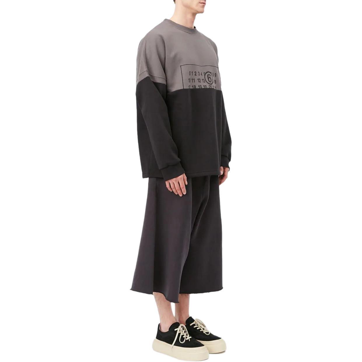 Purchase MM6 메종 마르지엘라 FW24 옵시디언 블랙 오버사이즈 레터 프린트 스웻셔츠 SH0GU0013S25624-BLACK