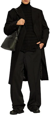 MM6 메종 마르지엘라 FW24 디스트레스트 터틀넥 스웨터 블랙 SH0HA0004M13040-BLACK Lookbook MM6 메종 마르지엘라 FW24 디스트레스트 터틀넥 스웨터 블랙 SH0HA0004M13040-BLACK