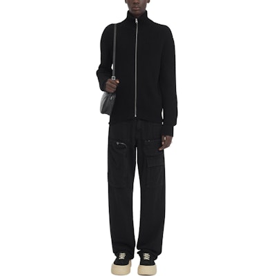 MM6 Maison Margiela FW24 Jaket Trek Leher Tinggi Ribbed Knit Hitam. SH0AM0028M13039-900 Lookbook MM6 Maison Margiela FW24 Jaket Trek Leher Tinggi Ribbed Knit Hitam. SH0AM0028M13039-900