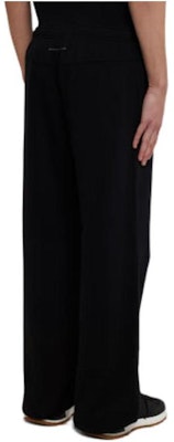 MM6 Maison Margiela SS24 寬鬆彈性腰褲 黑色 SH0KA0012S25623-900 Lookbook MM6 Maison Margiela SS24 寬鬆彈性腰褲 黑色 SH0KA0012S25623-900