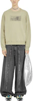 Lookbook MM6 Maison Margiela SS24 數字標誌印花森林綠色男女款圓領毛衣。 SH0GU0007S25537724