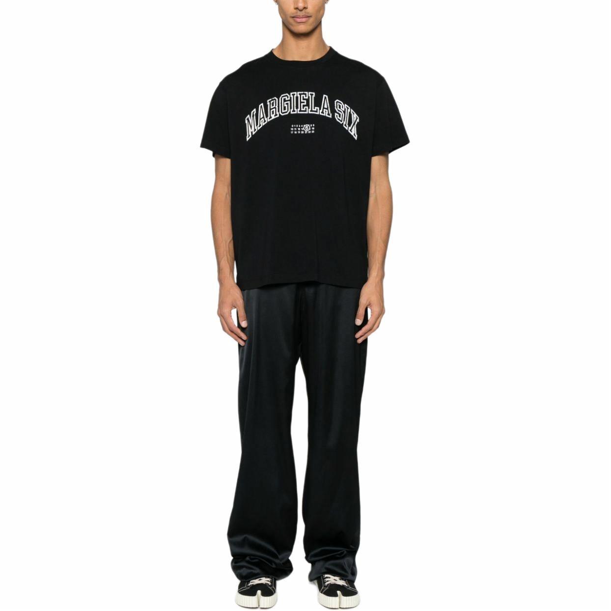 Lookbook MM6 Maison Margiela SS25 Logo Print Oversized Black T-Shirt for Men. SH0GC0046S24312-900