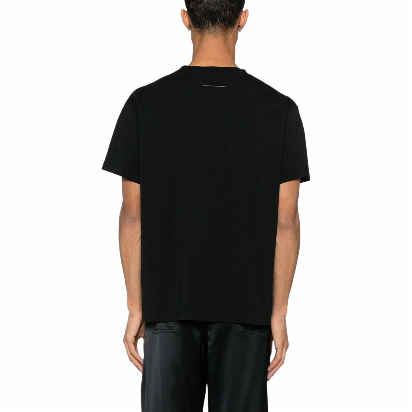 Shop MM6 Maison Margiela SS25 Logo Print Oversized Black T-Shirt for Men. SH0GC0046S24312-900