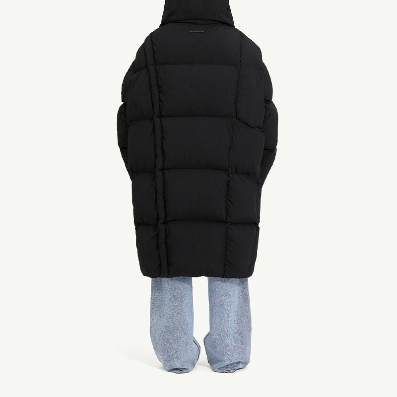 Details for MM6 Maison Margiela x CHENPENG FW23 Jaket Puffer Oversized Unisex Hitam. S62AA0077S78461900