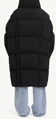 MM6 Maison Margiela x CHENPENG FW23 Jaket Puffer Oversized Unisex Hitam. S62AA0077S78461900 Details for MM6 Maison Margiela x CHENPENG FW23 Jaket Puffer Oversized Unisex Hitam. S62AA0077S78461900