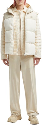 Moncler Beige Casual Pants with Zipper Closure - Simple and Comfortable. J20912A00004596WT20N Lookbook Moncler Beige Casual Pants with Zipper Closure - Simple and Comfortable. J20912A00004596WT20N