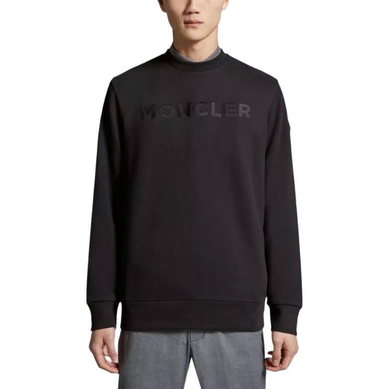 Lookbook Moncler Baju Gelap Crewneck dengan Cetakan Huruf & Lengan Panjang. J10918G0004089AHS999