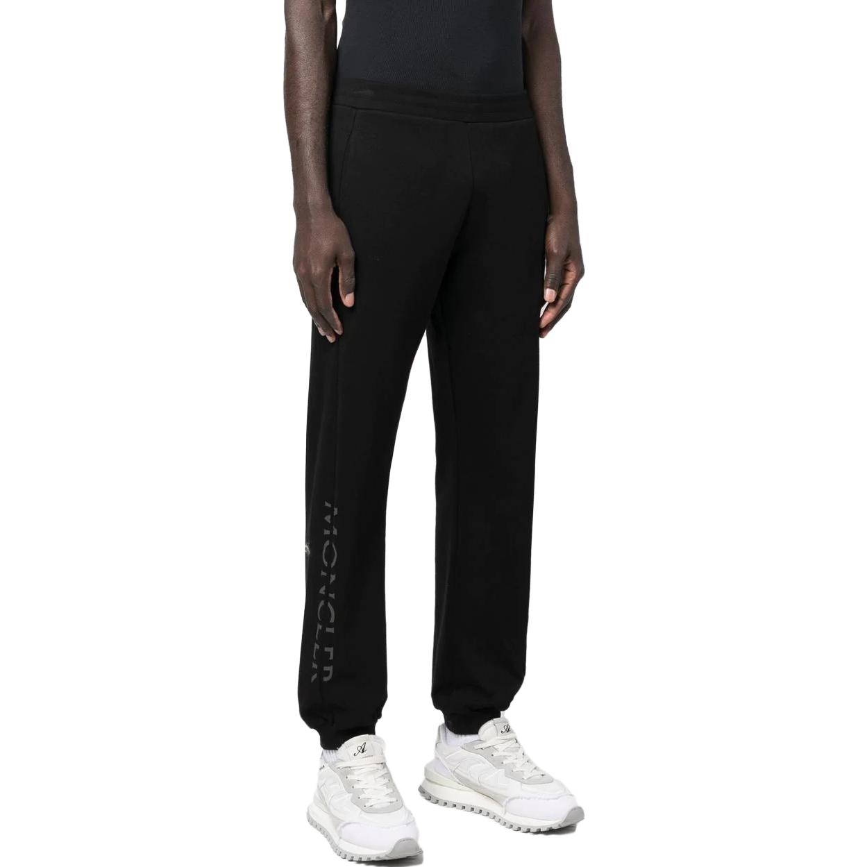 Shop Moncler 黑色松緊腰織標運動長褲 I10918H00021899W4999