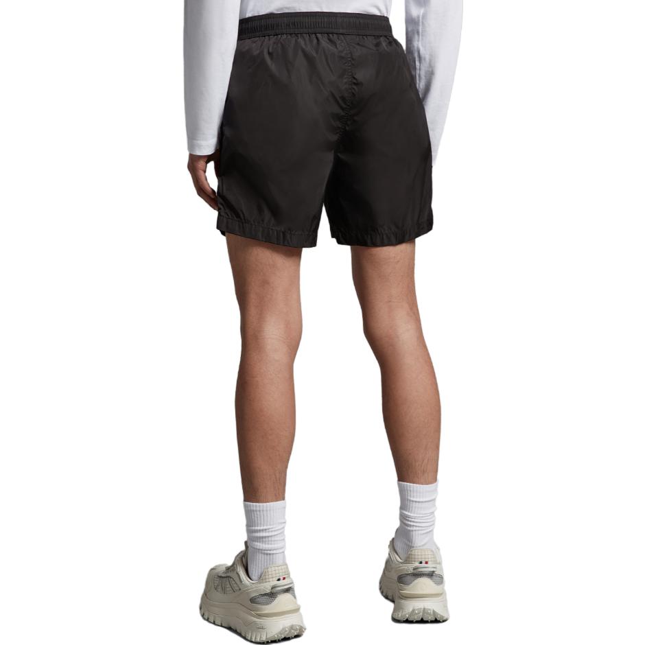 Shop 몽클레르 블랙 그래픽 프린트 루즈핏 스트레이트 레그 캐주얼 쇼츠. I10912C0001653326999