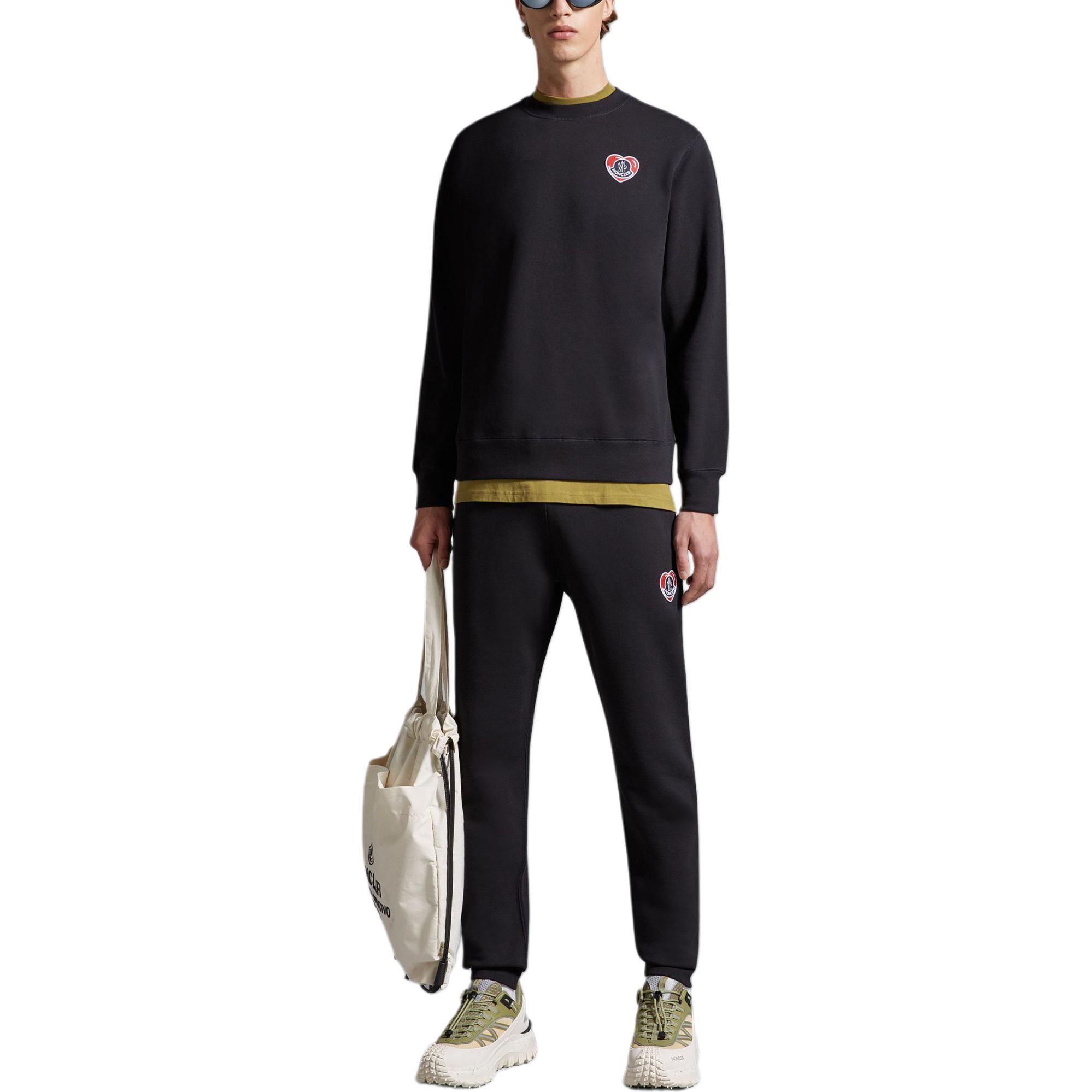 Lookbook Moncler Celana Jogger Hitam dengan Logo dan Tali Serut. J10918H00005899V4999