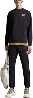 Moncler Seluar Jogger Hitam dengan Logo dan Tali Serut. J10918H00005899V4999 Lookbook Moncler Seluar Jogger Hitam dengan Logo dan Tali Serut. J10918H00005899V4999