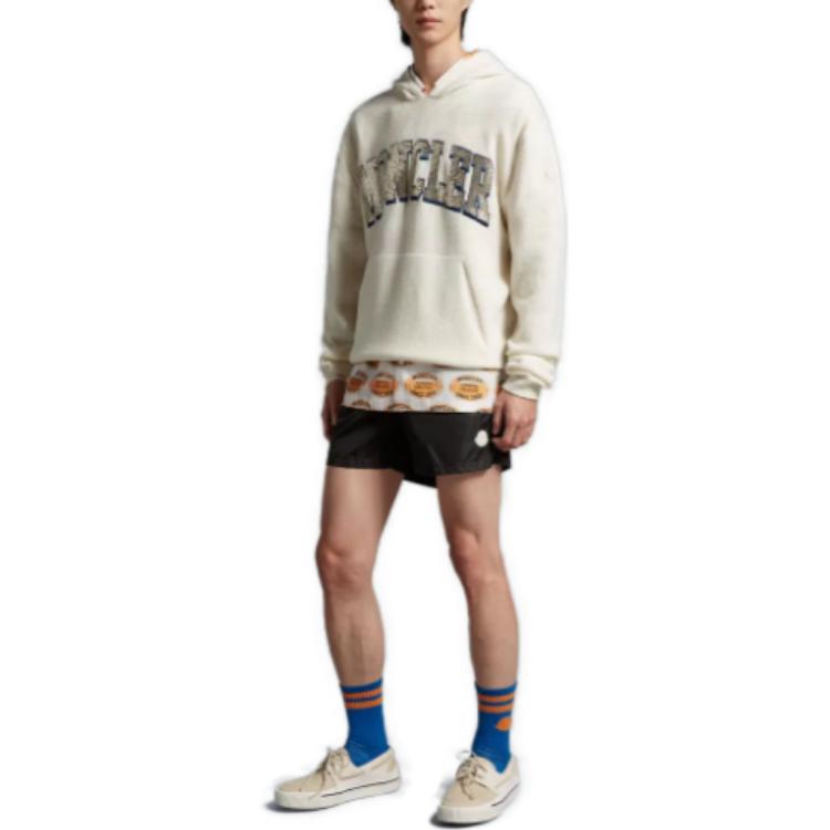 Lookbook Moncler Celana Pendek Longgar Logo Hitam dengan Tali Serut. I10912C0001453326997