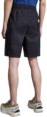 蒙克莱 黑色中腰抽绳休闲短裤. J10912B00010596TM999 Shop 蒙克莱 黑色中腰抽绳休闲短裤. J10912B00010596TM999