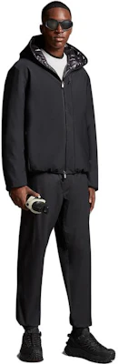 Moncler 黑色素面直筒連帽夾克 I20911A00037539DK999 Lookbook Moncler 黑色素面直筒連帽夾克 I20911A00037539DK999