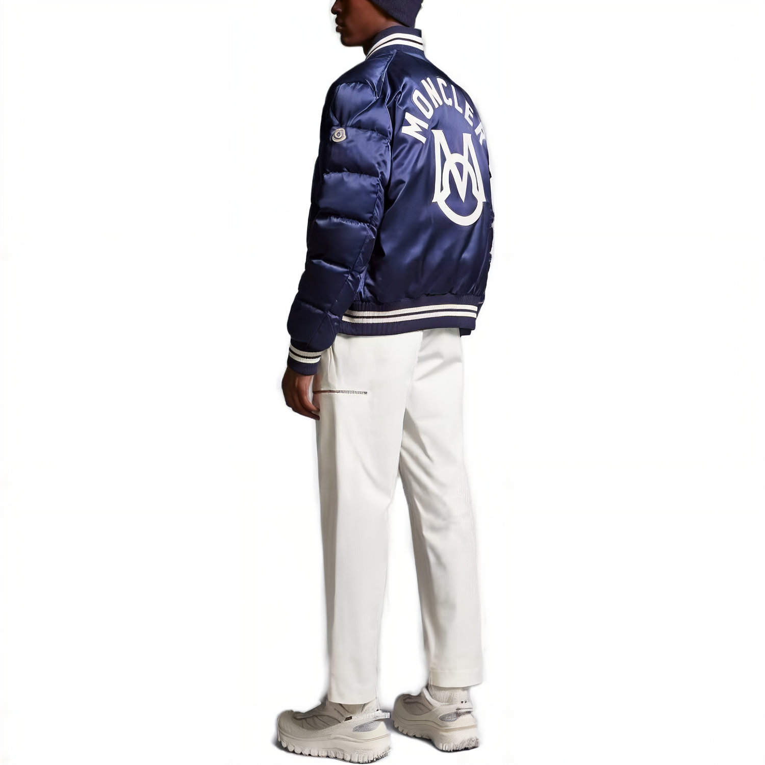 Lookbook Chaqueta Azul Moncler con Estampado de Letras y Botones de Presión. I20911A00009596X8795