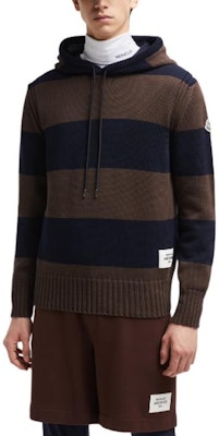 Jersey Tejido Moncler Marrón a Rayas con Capucha y Cordón Ajustable. J20919G00001M1509P27 Lookbook Jersey Tejido Moncler Marrón a Rayas con Capucha y Cordón Ajustable. J20919G00001M1509P27