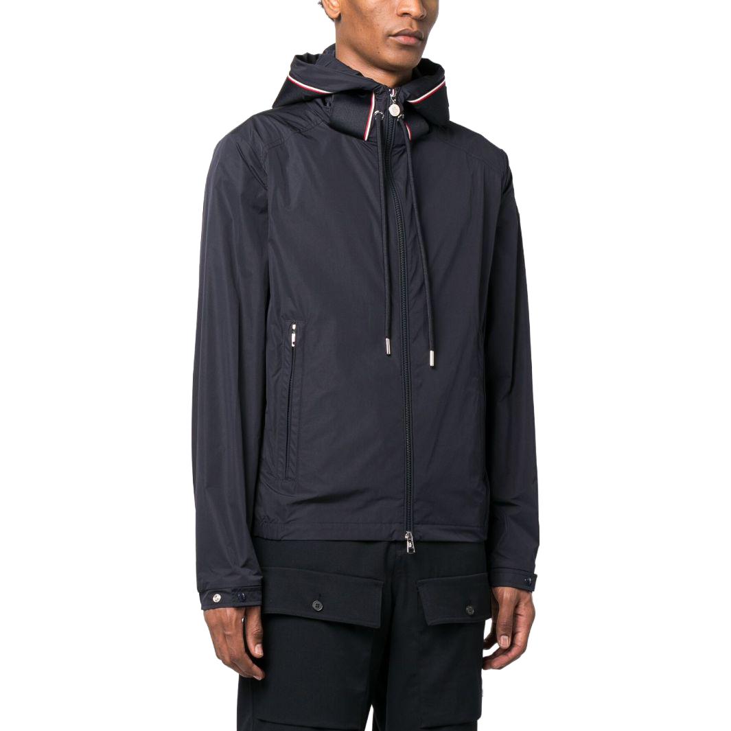 Shop Moncler Jaket Berzip Berhud dengan Tali Serut Biru Navy I20911A0004754A91999