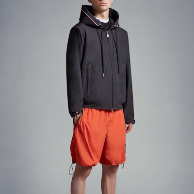 Moncler Jaket Berzip Berhud dengan Tali Serut Biru Navy I20911A0004754A91999 Purchase Moncler Jaket Berzip Berhud dengan Tali Serut Biru Navy I20911A0004754A91999