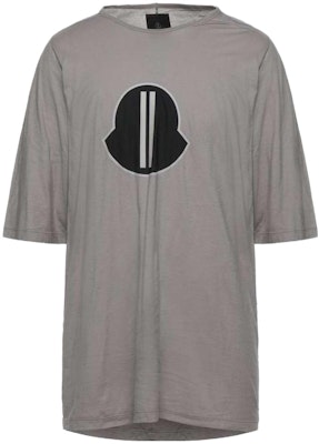 Moncler Graphic Print Crew Neck Casual Short Sleeve T-Shirt. F209N8C70000V8170 Buy Moncler Graphic Print Crew Neck Casual Short Sleeve T-Shirt. F209N8C70000V8170