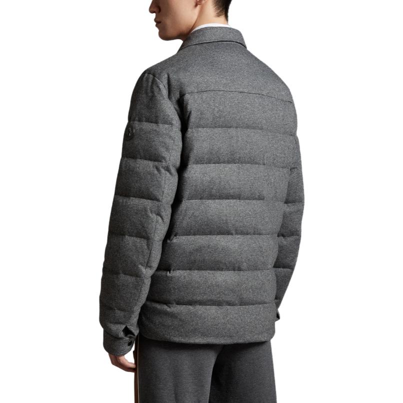 Shop Chaqueta de Plumas Ajustada de Manga Larga Gris Moncler. I20911A0008189A6J990