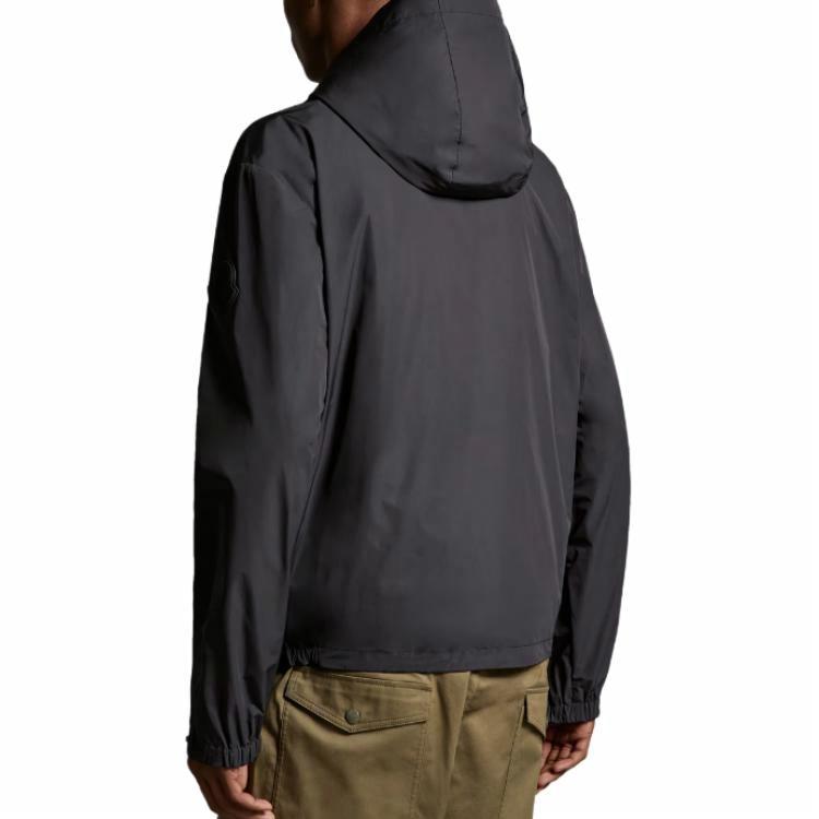 Lookbook Moncler  Grey Loose-Fit Logo Hoodie Zip-Up Jacket. K10911A0019754A91999