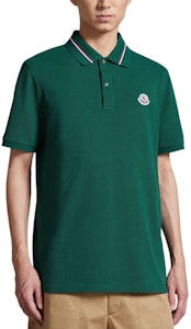Moncler 綠色寬鬆版型短袖Logo Polo衫。 J10918A0002189A16875 Lookbook Moncler 綠色寬鬆版型短袖Logo Polo衫。 J10918A0002189A16875
