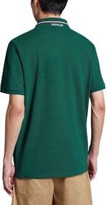 Moncler 綠色寬鬆版型短袖Logo Polo衫。 J10918A0002189A16875 Shop Moncler 綠色寬鬆版型短袖Logo Polo衫。 J10918A0002189A16875