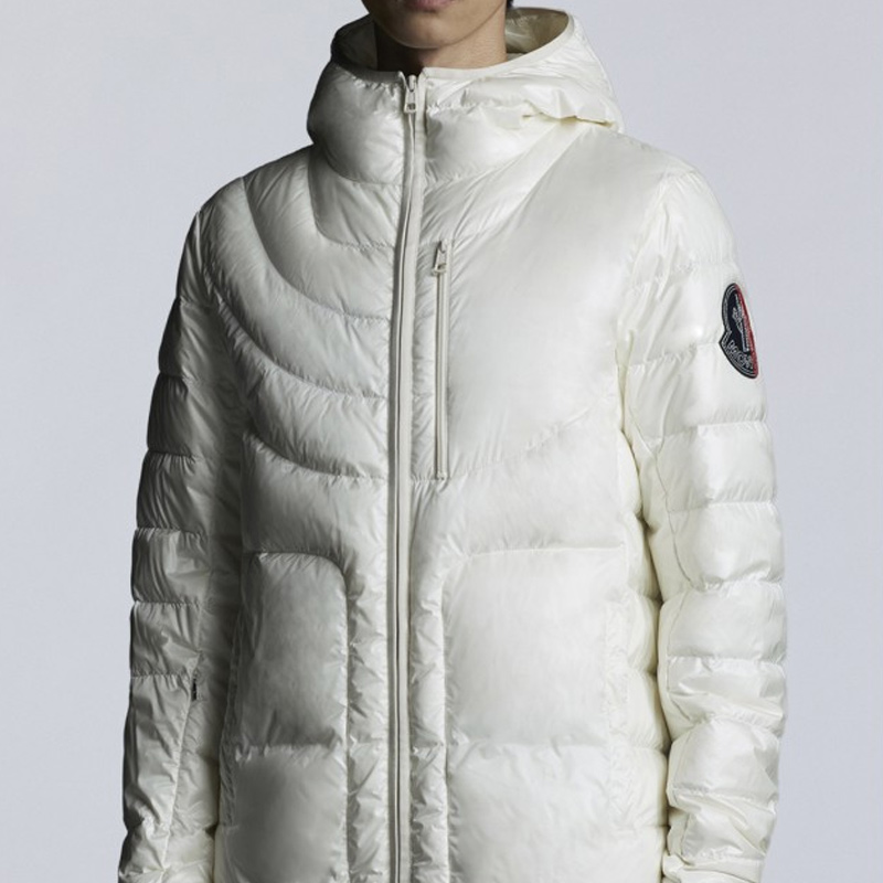 Moncler  Short Hooded Down Jacket White with Logo Design. 1A00035M1480036 圖 3