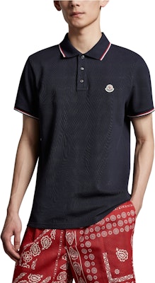 Moncler Polo Slim Fit Azul Marino con Cuello Tricolor SS24. J10918A703008455677X Purchase Moncler Polo Slim Fit Azul Marino con Cuello Tricolor SS24. J10918A703008455677X