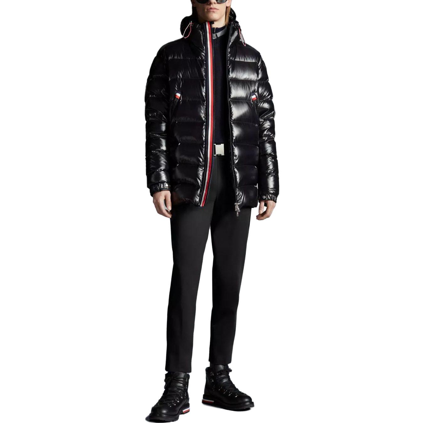 Lookbook 몽클레르 솔리드 미드 라이즈 허리 끈 캐주얼 팬츠. I20912A00019539NC999