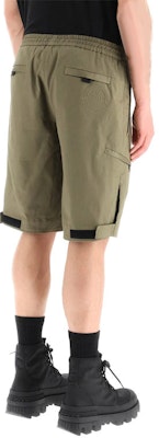 몽클레어 솔리드 스트레이트 핏 캐주얼 반바지 아미 그린. 2B000065744881M Shop 몽클레어 솔리드 스트레이트 핏 캐주얼 반바지 아미 그린. 2B000065744881M