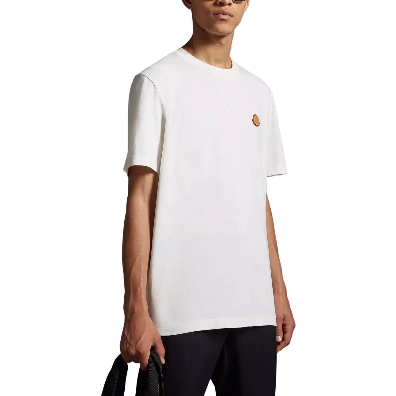 Purchase 몽클레어 화이트 크루넥 티셔츠 솔리드 로고 패치 디자인. I20918C000518390T034
